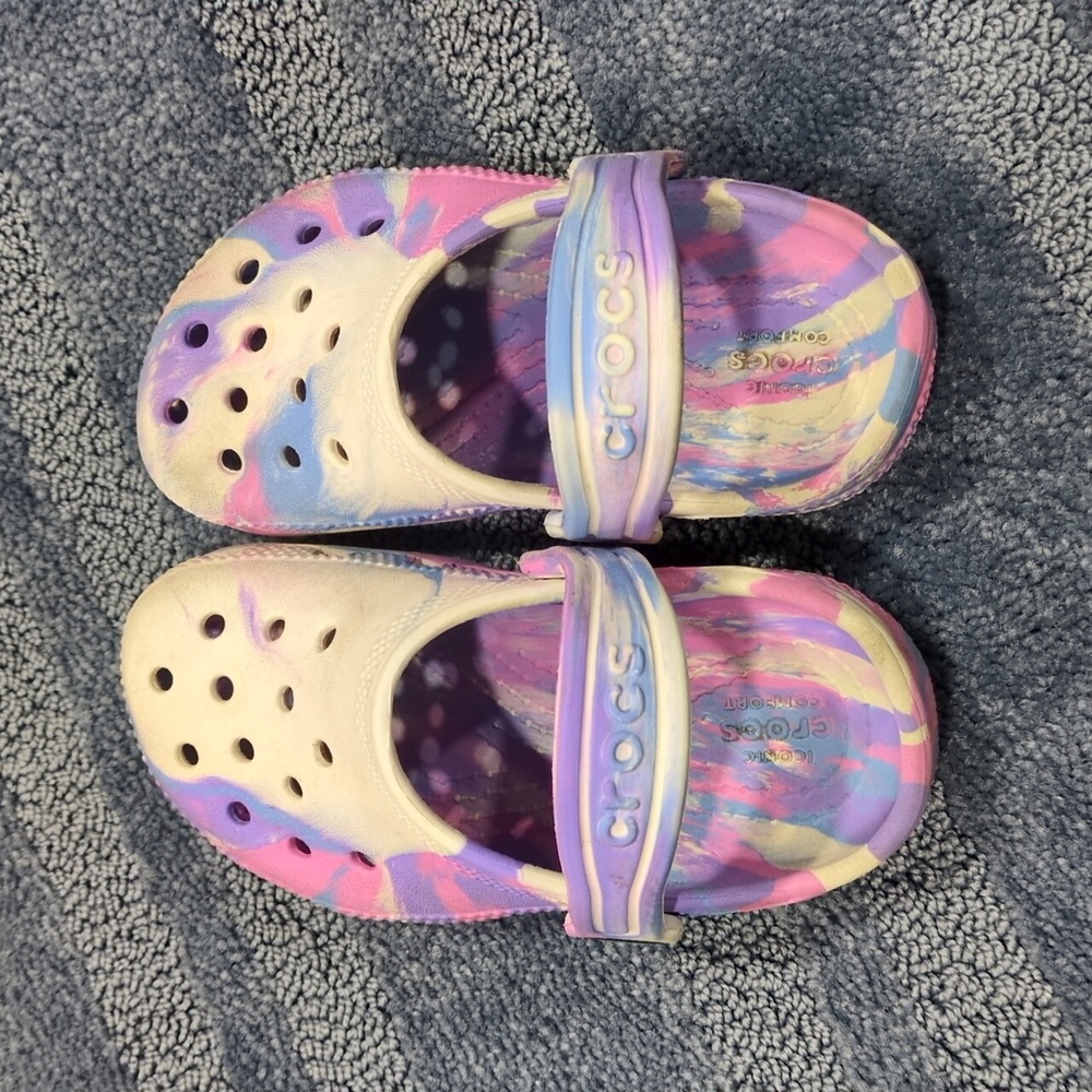 CROCS Girls Bundle, Pink Fur Lined & Pink/Purple Marbled - Picture 13 of 13